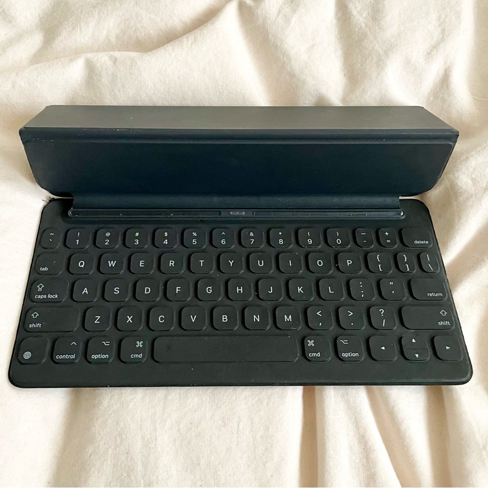 Apple iPad 7th/8th/9th Gen 10.2"/Pro 10.5"/Air 3rd Gen Smart Keyboard - Black